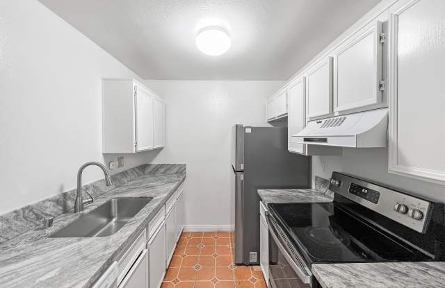 Amazing 2B/2BA condo with reserved parking in Mission Valley! - 6191 Rancho Mission Road, San Diego, CA 92108