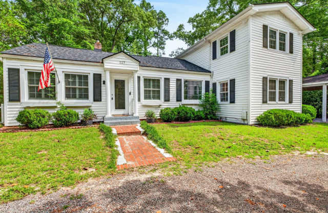 Comfort and Convenience in the Heart of Summerville photos photos