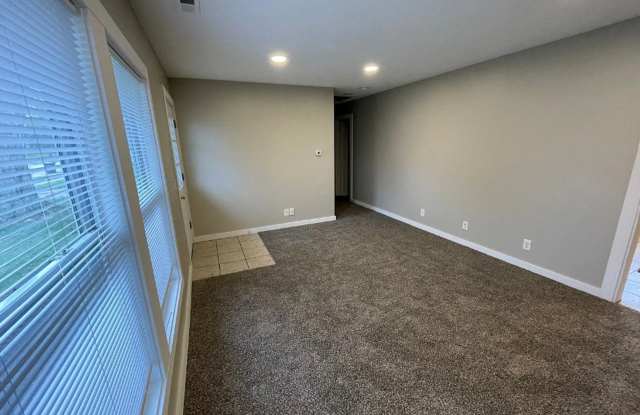 Charming Newly Renovated 3BR Home with Washer/Dryer Provided and Detached Garage Gallery 1