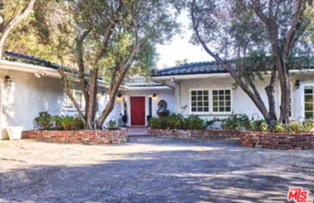 2200 Outpost Drive photos photos