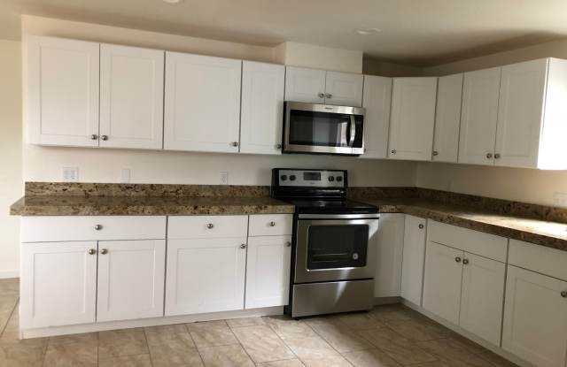 Remodeled Home, 30' x 50' Shop w/ Roll-up Door Gallery 4
