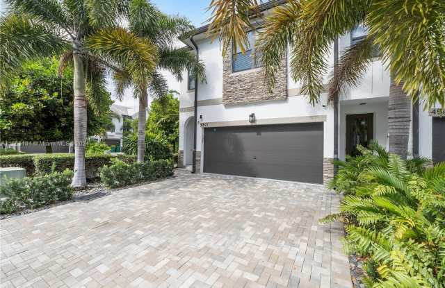 4521 E Aqua Bella Ln - 4521 E Aqua Bella Ln, Dania Beach, FL 33312