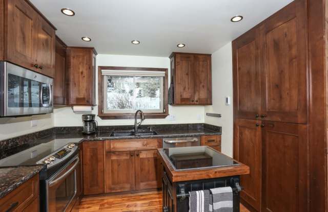 Amazing views! On bus route! 1 Year Lease! photos photos