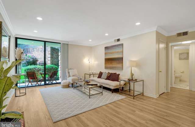 3109 PATRICK HENRY Drive Gallery 3
