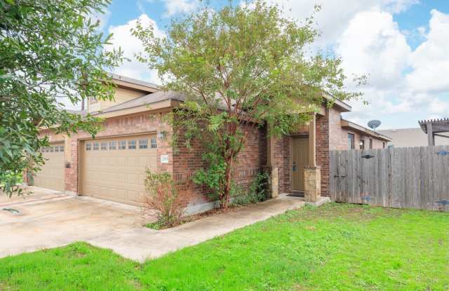 Beautiful 3 Bedroom Duplex in New Braunfels!!! Gallery 3