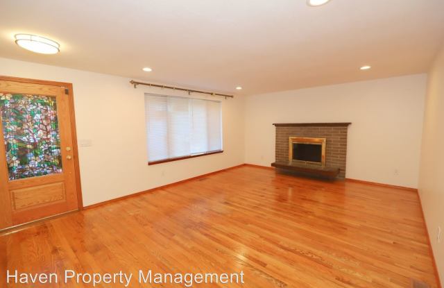 609 S 38th Ct Gallery 2
