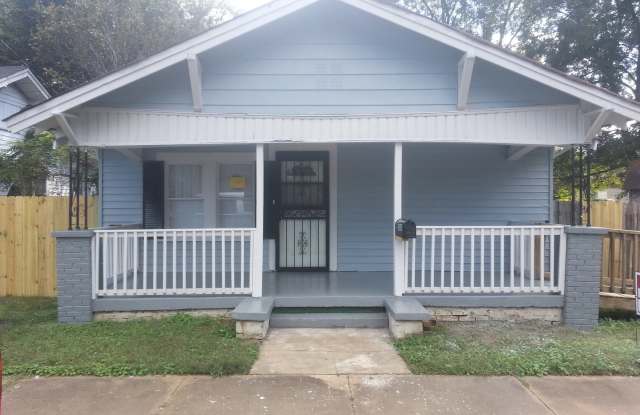 Large 4 bedroom 2 bathroom with huge privacy fenced back yard photos photos