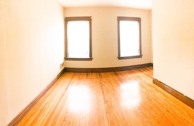 Newly Renovated 2 bed/1 bath! Ask About Our Move-in Special! photos photos