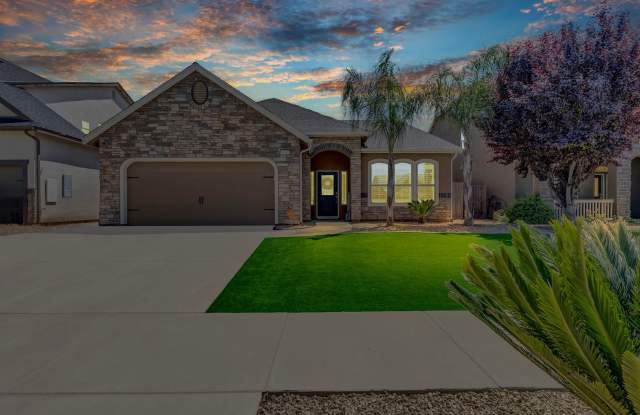 Charming 3 bedroom 2 bathroom home located in Hanford photos photos