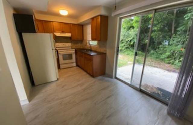 ** 2 BEDROOM\1 BATH DUPLEX READY FOR A LONG-TERM TENANT 12/15/2026 ** NO HOA SO MOVE IN FAST ** BONITA SPRINGS, FLORIDA ** Gallery 3