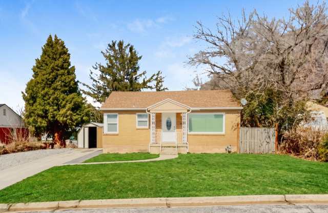 Comfortable 2 Bed, 2 Bath Pet-Friendly Home with Central Air & Cozy Flooring! - Available NOW! Gallery 1