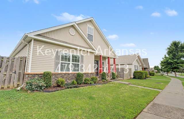 Beautiful 3 Bedroom Home with Hardwood, Tile & Spacious Kitchen Gallery 4