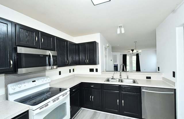 Charlotte home Professionally managed by Select Real Estate Group INC Gallery 2