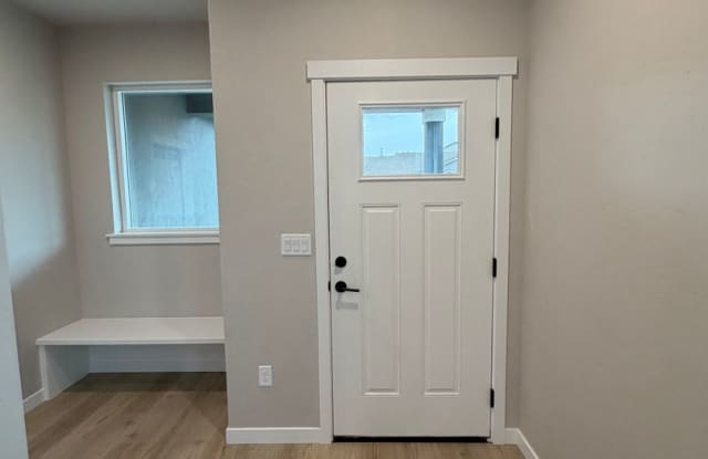 Gorgeous, Brand New 3 bed, 2 ba- South Orchard Location! Gallery 4