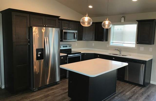 3 Bed 2 Bath Single Family Home Gallery 2