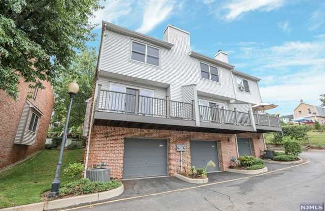 124  Panorama Drive - 124 Panorama Drive, Edgewater, NJ 07020