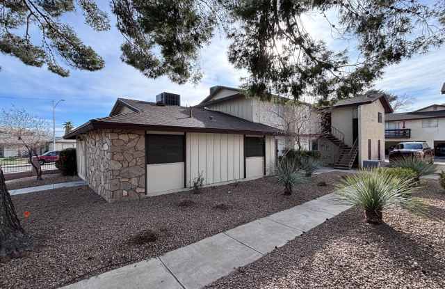 Great 2 bedroom 1 bath condo with a Covered Parking outdoor patio and in great Condition! photos photos