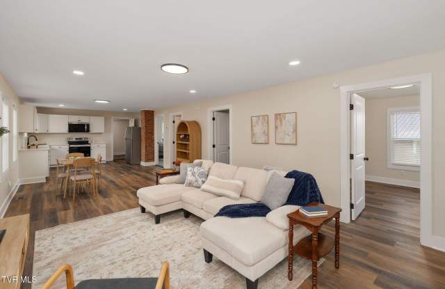 1465 Highpoint Gallery 4