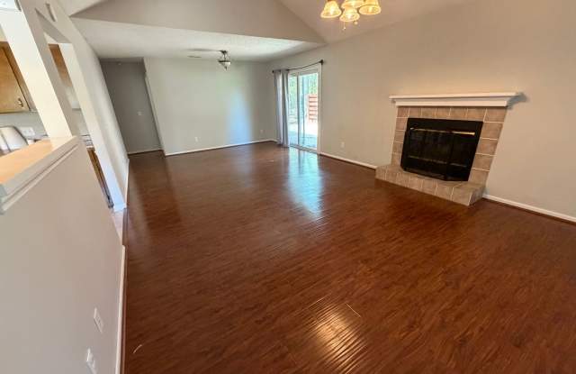 FOR RENT Gallery 4