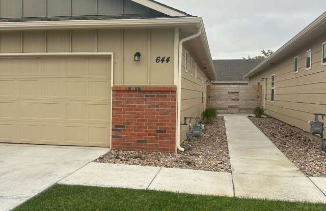 646 N Cedar St photos photos