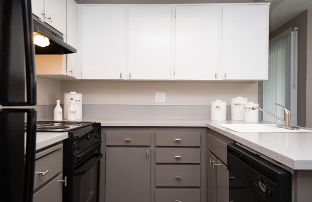Hidden Oaks Apartments Gallery 2