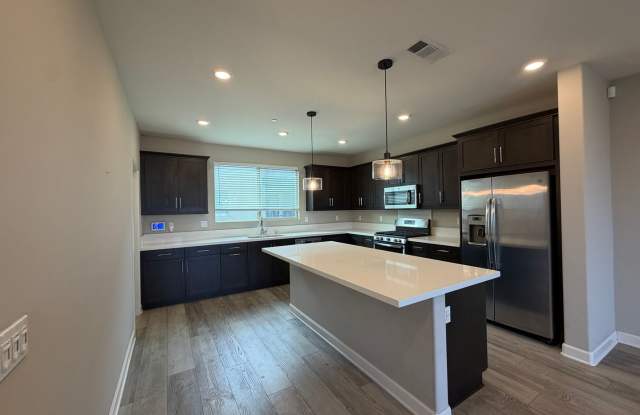 MOVE IN SPECIAL $500 OFF FIRST MONTH'S RENT!!! Spacious Chula Vista Home with Two-Car Garage, CommunityPool, Park, and Central Air Gallery 1
