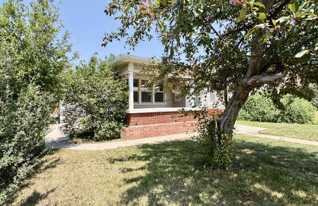 522 West Pershing Boulevard Gallery 2