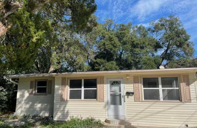 Beautiful home with backyard! Gallery 3