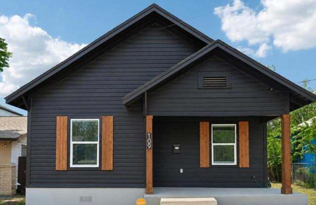 2BED/1BATH Newly Renovated House for Lease! Available NOW! Gallery 4
