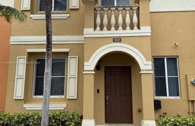 1820 SW 89th Ter photos photos