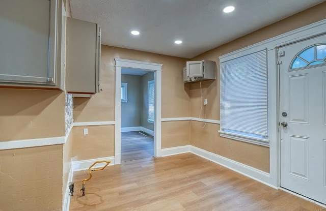 3 Bedroom 1 Bathroom House in Cleveland Gallery 3