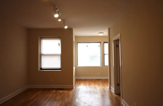 3214 W Argyle St Gallery 1