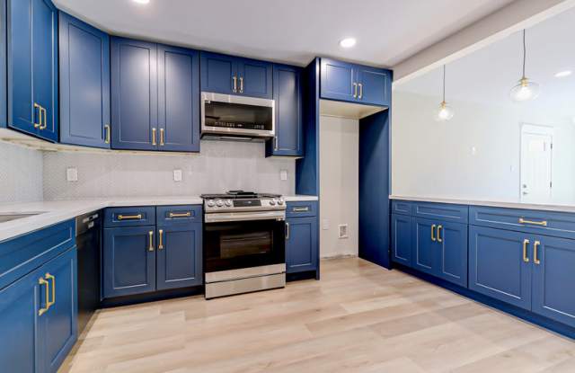 635 8th Place - 2 photos photos