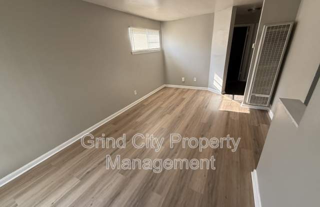 2086 Hubert Avenue - 2 photos photos