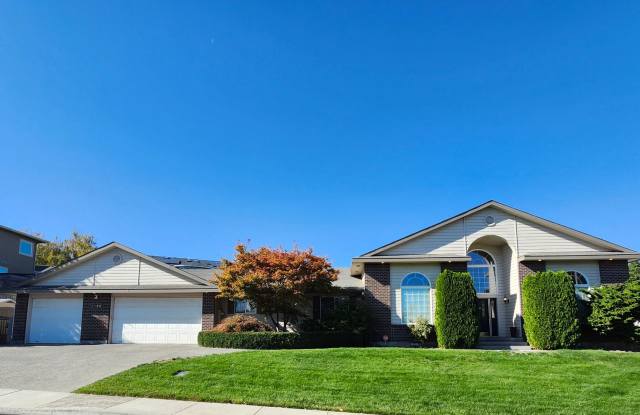 Beautiful Single Level Living, Home Office, Oversized 3 Car Garage! - 1259 Llandwood Avenue, Richland, WA 99352