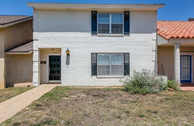 PAY NO SECURITY DEPOSIT! Beautiful Spacious 2 bedroom 2 bath townhouse!!! - 2568 Sunset Drive, San Angelo, TX 76904