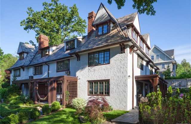 5 Bolton Gdns - 5 Bolton Gardens, Bronxville, NY 10708