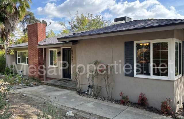 1480 N. Mills Ave. photos photos