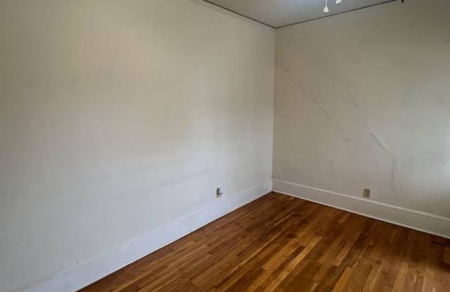 Cute 2 bedroom / 1 bathroom Duplex with Carport In Joplin Mo! Gallery 4