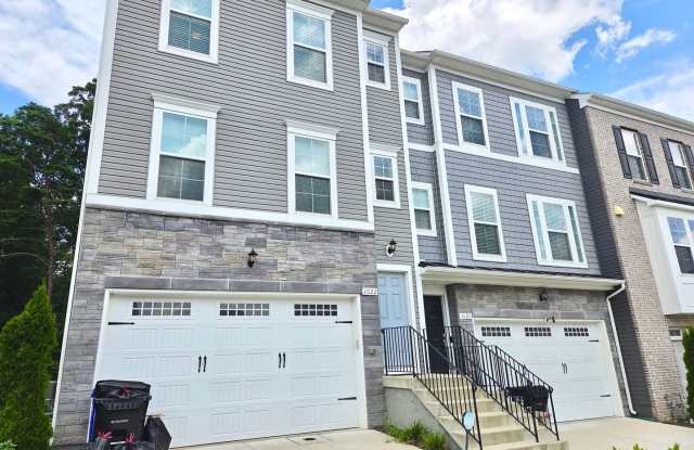 Beautiful 3 BR/3.5 BA EOG Townhome in Laurel! photos photos