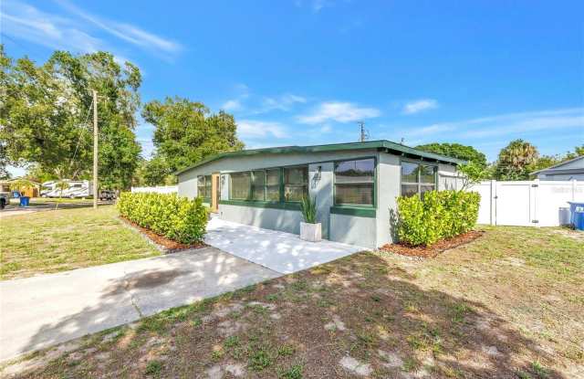 7599 MEADOWLAWN Drive N Gallery 2