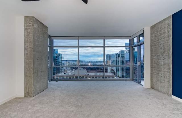 Large 2bed/2ba Condo at The Mark with amazing views! Gallery 3