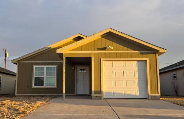 PRE-LEASE SPECIAL: Cozy 3-Bedroom, 2-Bathroom Home with Garage in East Lubbock photos photos