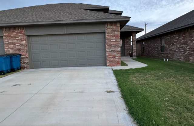 *3 bedroom, 2.5 bathroom, 2 car garage - 1513 Northwest 14th Street, Newcastle, OK 73065