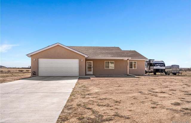 NO HOA and LOTS OF RV PARKING! 1.26 ACRE LOT! photos photos