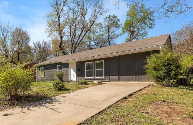 Spacious Single Family Home - 4 BD/2 BA photos photos
