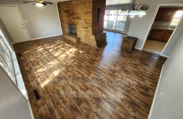 719 North Saint Joseph Drive Gallery 3