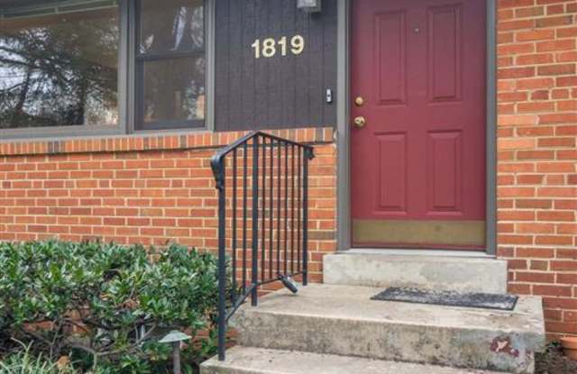 1819 Great Falls Street Gallery 4