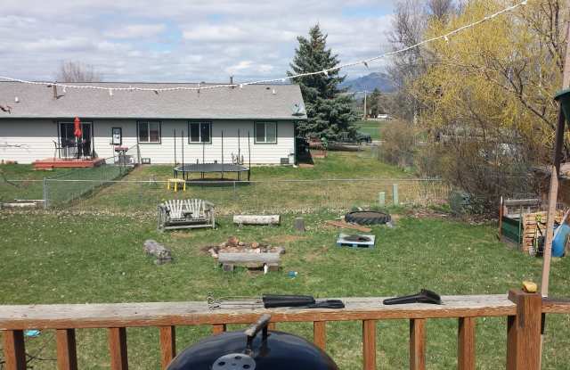 3 Bedroom, 1 Bathroom Unit in Duplex for Rent photos photos 3 Bedroom, 1 Bathroom Unit in Duplex for Rent photos photos