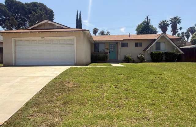 Beautiful 3 bedroom, 2 bathroom home in Redlands photos photos